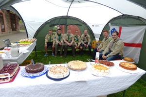 Die Pfadfinder von Rheinbllen boten Kaffe, Kuchen und andere Leckereien an. Foto: Harald Kosub